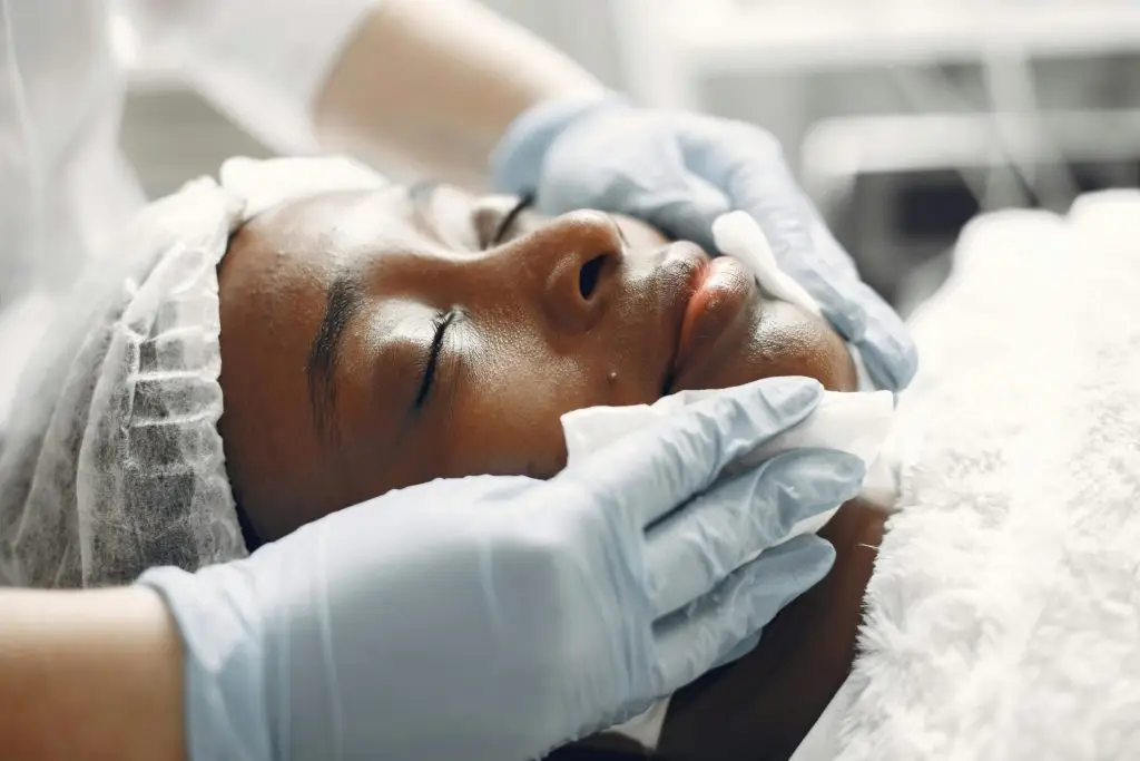 Benefits Of Signature Facials For Glowing Skin